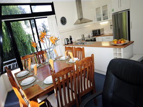 Boats And Bedzzz - The Murray Dream Self-contained Moored Houseboat - Whitsundays Accommodation 1