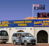 Radeka Downunder Underground Motel and Backpacker Inn - Whitsundays Accommodation