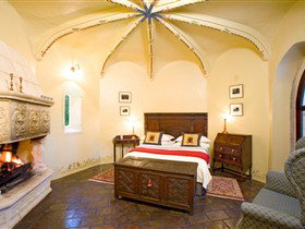 The Castle Keep B&B At Thorngrove - Whitsundays Accommodation 3