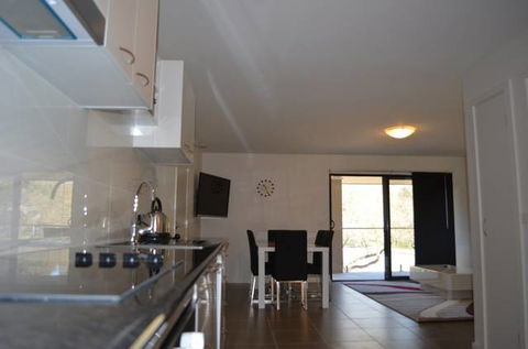Apex Park Holiday Apartments - Whitsundays Accommodation 4