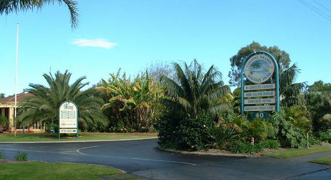 Coastal Palms Holiday Park - Whitsundays Accommodation 2