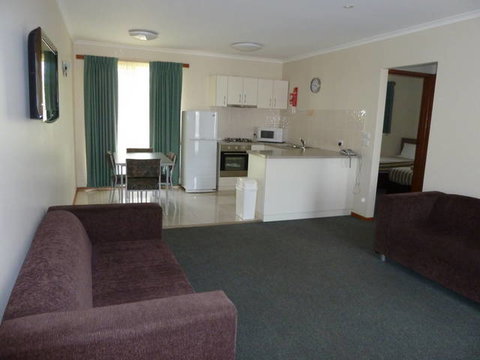 Werribee Motel & Apartments - Whitsundays Accommodation 0