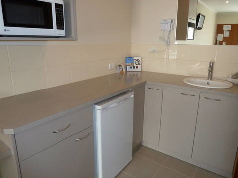 Werribee Motel & Apartments - Whitsundays Accommodation 2