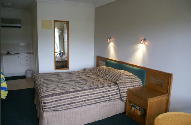 Coopers Colonial Motel - Whitsundays Accommodation 0