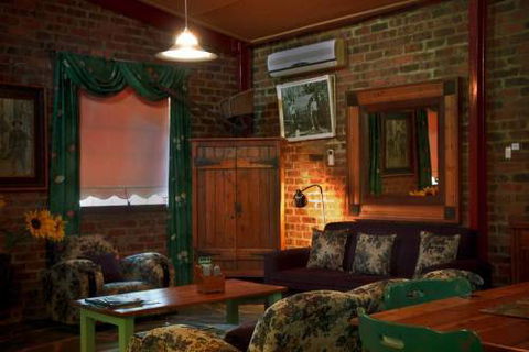 Eagle Foundry Bed & Breakfast - Whitsundays Accommodation 1