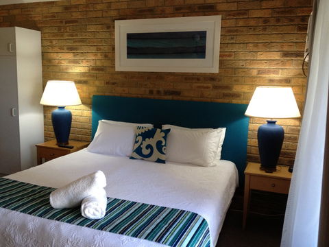 Hawks Nest Motel - Whitsundays Accommodation 0