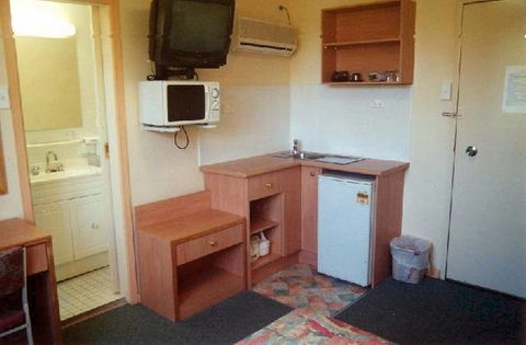 Lodge Motel - Whitsundays Accommodation 0