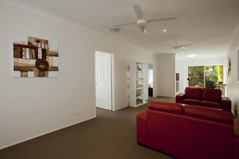 Mt Coolum Retreat 'A Bed & Breakfast' - Whitsundays Accommodation 2