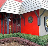 New England Motor Lodge - Whitsundays Accommodation