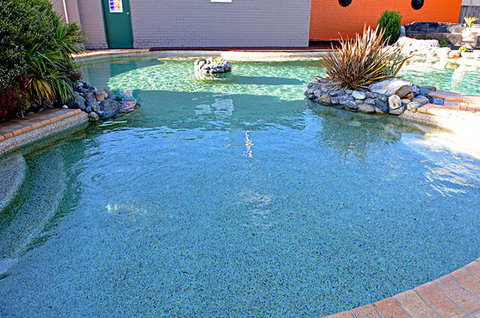 New England Motor Lodge - Whitsundays Accommodation 3