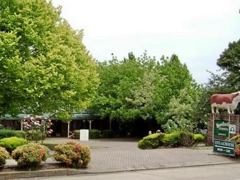 Rest Point Motor Inn And Hereford Steakhouse - Whitsundays Accommodation 2