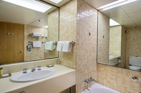 DoubleTree By Hilton Esplanade Darwin - Whitsundays Accommodation 12