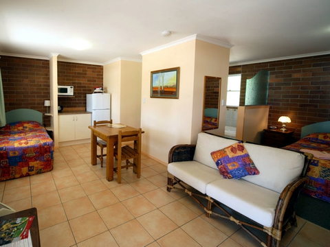 Rubyvale Motel & Holiday Units - Whitsundays Accommodation 0