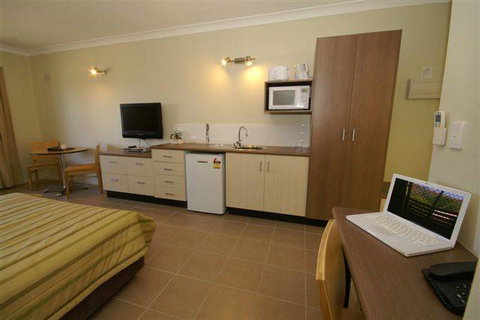 Spinifex Motel & Serviced Apartments - Whitsundays Accommodation 2