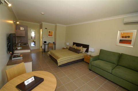 Spinifex Motel & Serviced Apartments - Whitsundays Accommodation 7