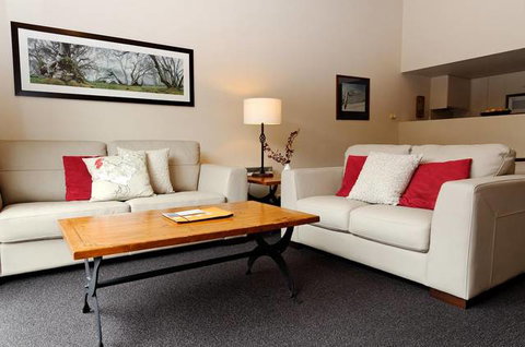 Squatters Run Apartments - Whitsundays Accommodation 3