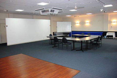 Sunshine Motor Inn - Whitsundays Accommodation 3