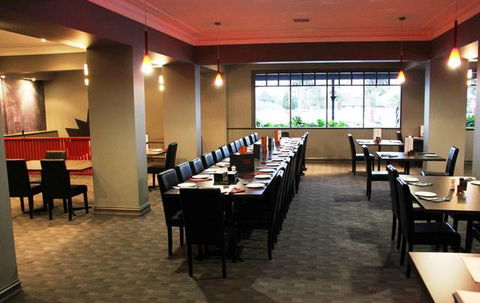 Sunshine Motor Inn - Whitsundays Accommodation 4