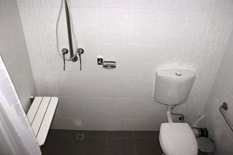 Sunshine Motor Inn - Whitsundays Accommodation 11