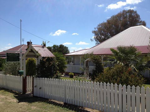 Tenterfield Luxury Historic C1895 Cottage - Whitsundays Accommodation 0