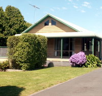 The Black Dolphin - Whitsundays Accommodation