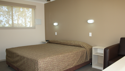 The Bowlo Holiday Cabins - Whitsundays Accommodation 2