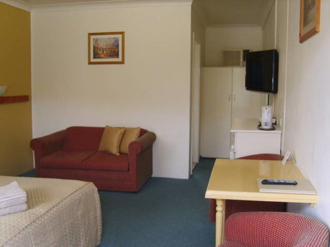 Valley View Motel - Whitsundays Accommodation 1