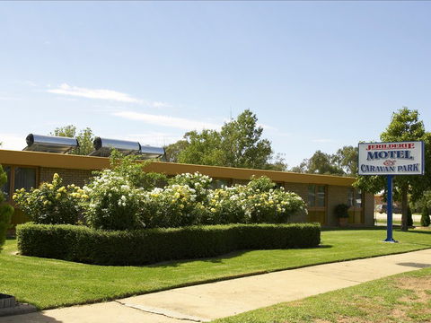 Jerilderie Motel And Caravan Park - Whitsundays Accommodation 0