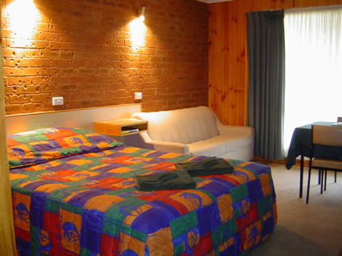 Country Roads Motor Inn - Narrandera - Whitsundays Accommodation 2