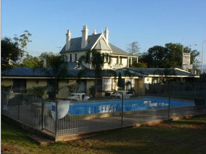 Airlie House Motor Inn - Whitsundays Accommodation 0
