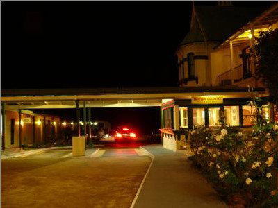 Airlie House Motor Inn - Whitsundays Accommodation 1