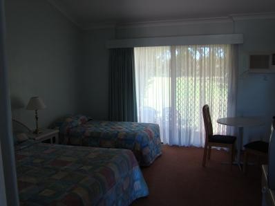 Airlie House Motor Inn - Whitsundays Accommodation 2
