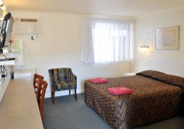 A & A Lodge Motel - Whitsundays Accommodation 1
