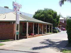 Yambil Inn Motel - Whitsundays Accommodation 1