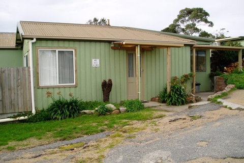Coles Bay - Esplanade YHA - Whitsundays Accommodation 2