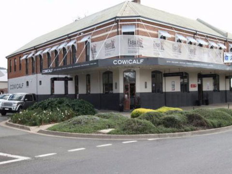 Cow And Calf Hotel - Whitsundays Accommodation 1