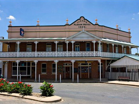 Albion Hotel Grenfell - Whitsundays Accommodation 0