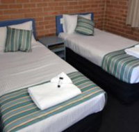 The Oaks Hotel Motel  - Whitsundays Accommodation