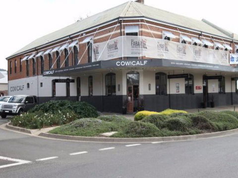 Cow And Calf Hotel - Whitsundays Accommodation 0