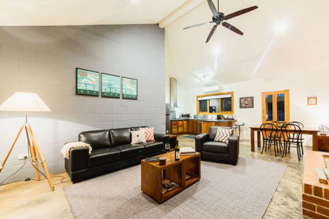 Alpine Edge Accommodation - Whitsundays Accommodation 0