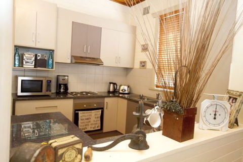 Anderl's Beach Cottage - Whitsundays Accommodation 0