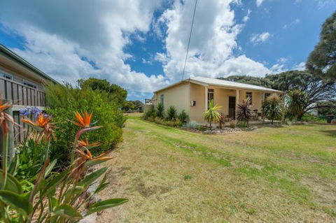 Anderl's Beach Cottage - Whitsundays Accommodation 1