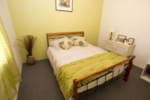 Anderl's Beach Cottage - Whitsundays Accommodation 3