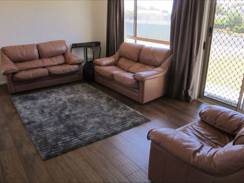 Fensom's Holiday Home - Whitsundays Accommodation 7