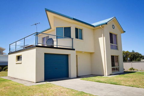Fensom's Holiday Home - Whitsundays Accommodation 31