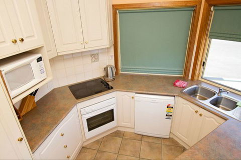 Fensom's Holiday Home - Whitsundays Accommodation 32