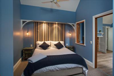 Oak Tree Lodge - Whitsundays Accommodation 0