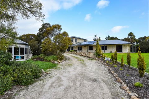 Fensom's Holiday Home - Whitsundays Accommodation 9