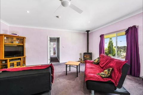 Fensom's Holiday Home - Whitsundays Accommodation 11