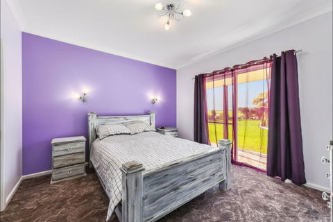 Fensom's Holiday Home - Whitsundays Accommodation 12